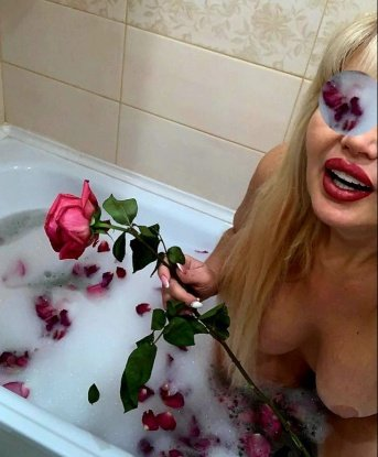 💋 милый гость! Я индивидуалка, и я та, кого ты так долго искал... Я — креативная и нежная леди, которая готова доставить тебе незабываемый опыт. Живу в Москве, так что если ты здесь, давай наслаждаться этим волшебным городом вместе.
Я предлагаю широкий спектр услуг, чтобы удовлетворить твои самые сокровенные фантазии. Будь то романтическое свидание, страстный эскорт или незабываемая ночь вместе — со мной ты найдешь все, что искал.
Мои клиенты всегда остаются довольными и возвращаются ко мне снова и снова. Они говорят, что я умею расслабить и порадовать их, предлагая комфорт и индивидуальный подход. Мои фото говорят сами за себя, и я гарантирую, что вы не останетесь равнодушным.
Возьми смелость в свои руки и дай себе возможность испытать незабываемое приключение со мной. Я готова оживить твои фантазии и сделать твои мечты реальностью. Не упускай шанс и свяжись со мной прямо сейчас. Жду тебя, чтобы создать незабываемые моменты вместе! 💖 Екатерина